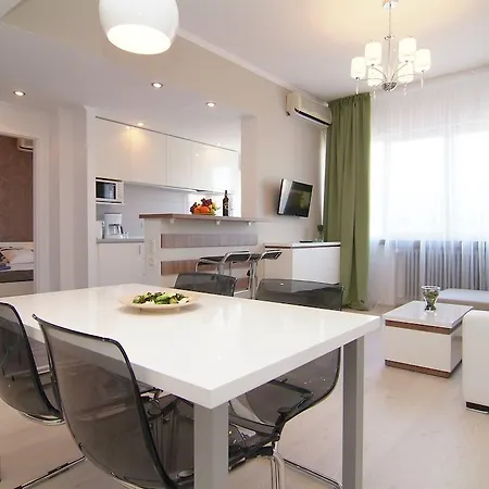 Deluxe 2 Bedrooms University Square 아파트