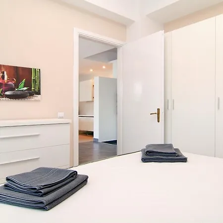 Deluxe 2 Bedrooms University Square