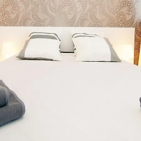 아파트 Deluxe 2 Bedrooms University Square *