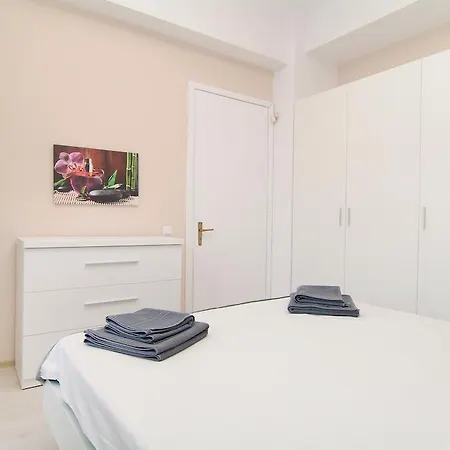 Deluxe 2 Bedrooms University Square 부쿠레슈티