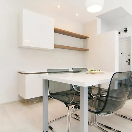 아파트 Deluxe 2 Bedrooms University Square *