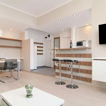 Deluxe 2 Bedrooms University Square 부쿠레슈티