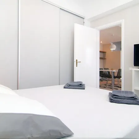 Deluxe 2 Bedrooms University Square