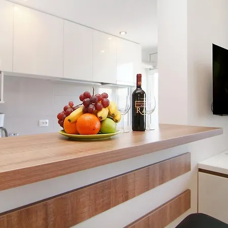 Deluxe 2 Bedrooms University Square Apartment Bucharest