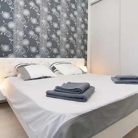 Deluxe 2 Bedrooms University Square